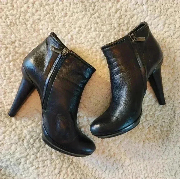 Bottega Veneta Black Leather Ankle Boots - Picture 2 of 16